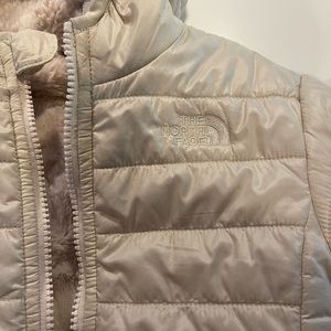 REVERSIBLE North face Creamish/White